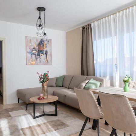 Apartment Kona - Free Parking & Self Check-In Ivanja Reka Kültér fotó