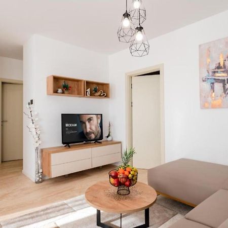 Apartment Kona - Free Parking & Self Check-In Ivanja Reka Kültér fotó