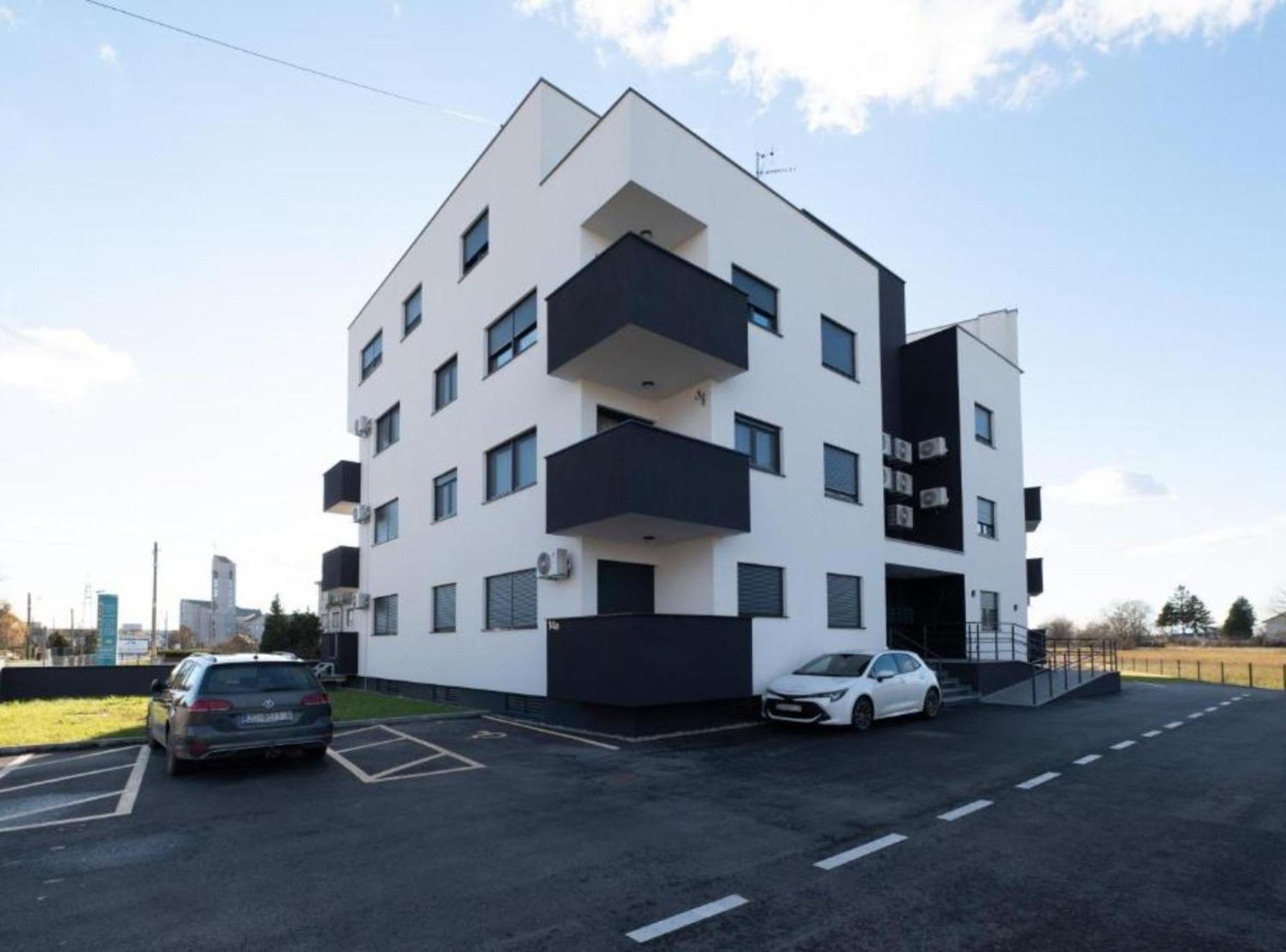 Apartment Kona - Free Parking & Self Check-In Ivanja Reka Kültér fotó