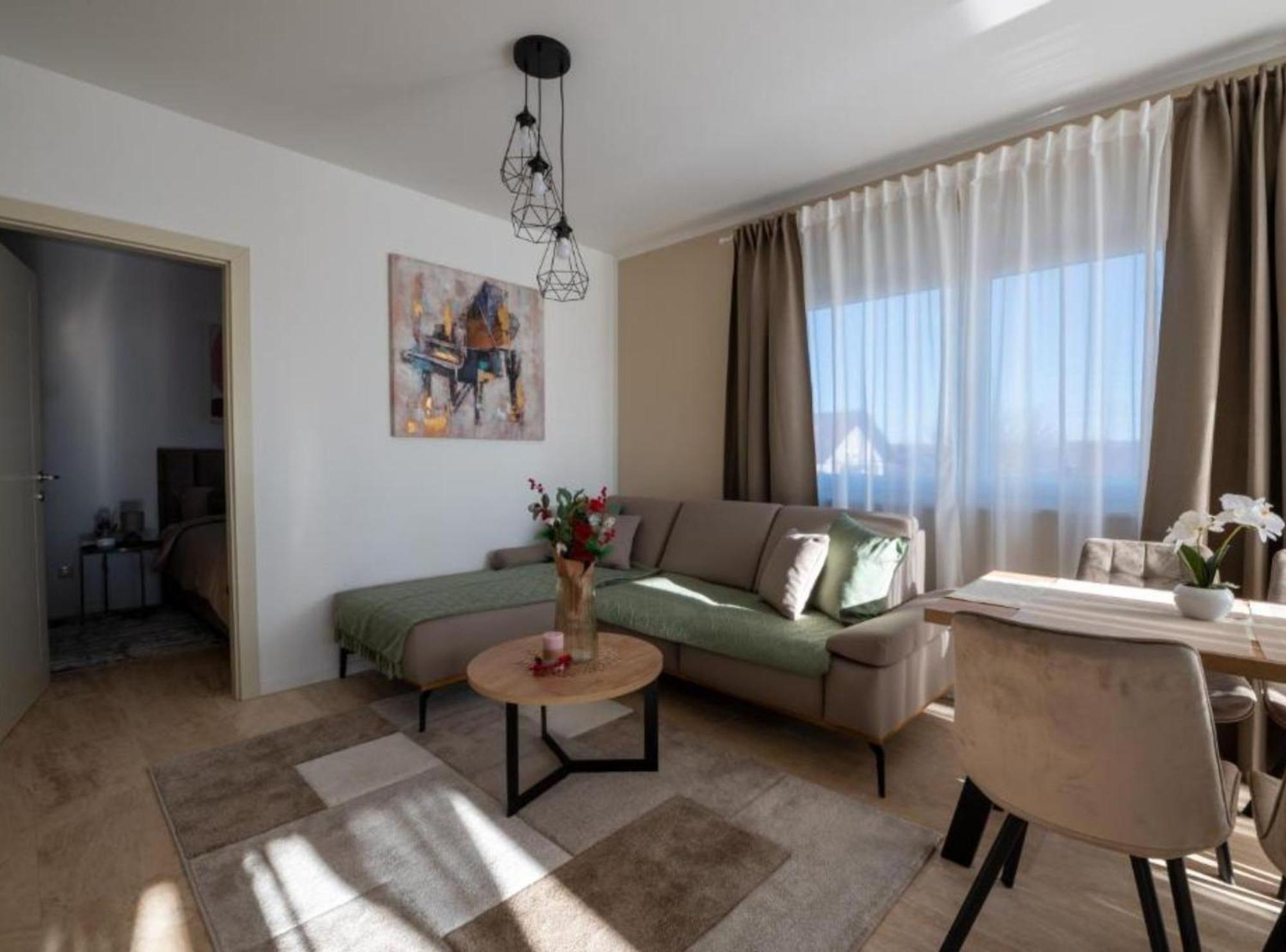 Apartment Kona - Free Parking & Self Check-In Ivanja Reka Kültér fotó