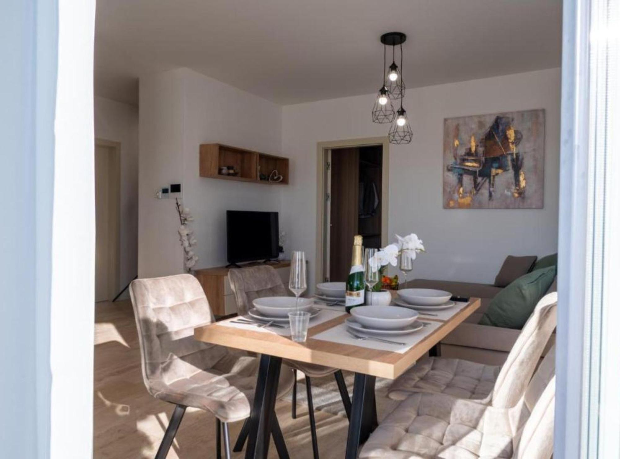 Apartment Kona - Free Parking & Self Check-In Ivanja Reka Kültér fotó