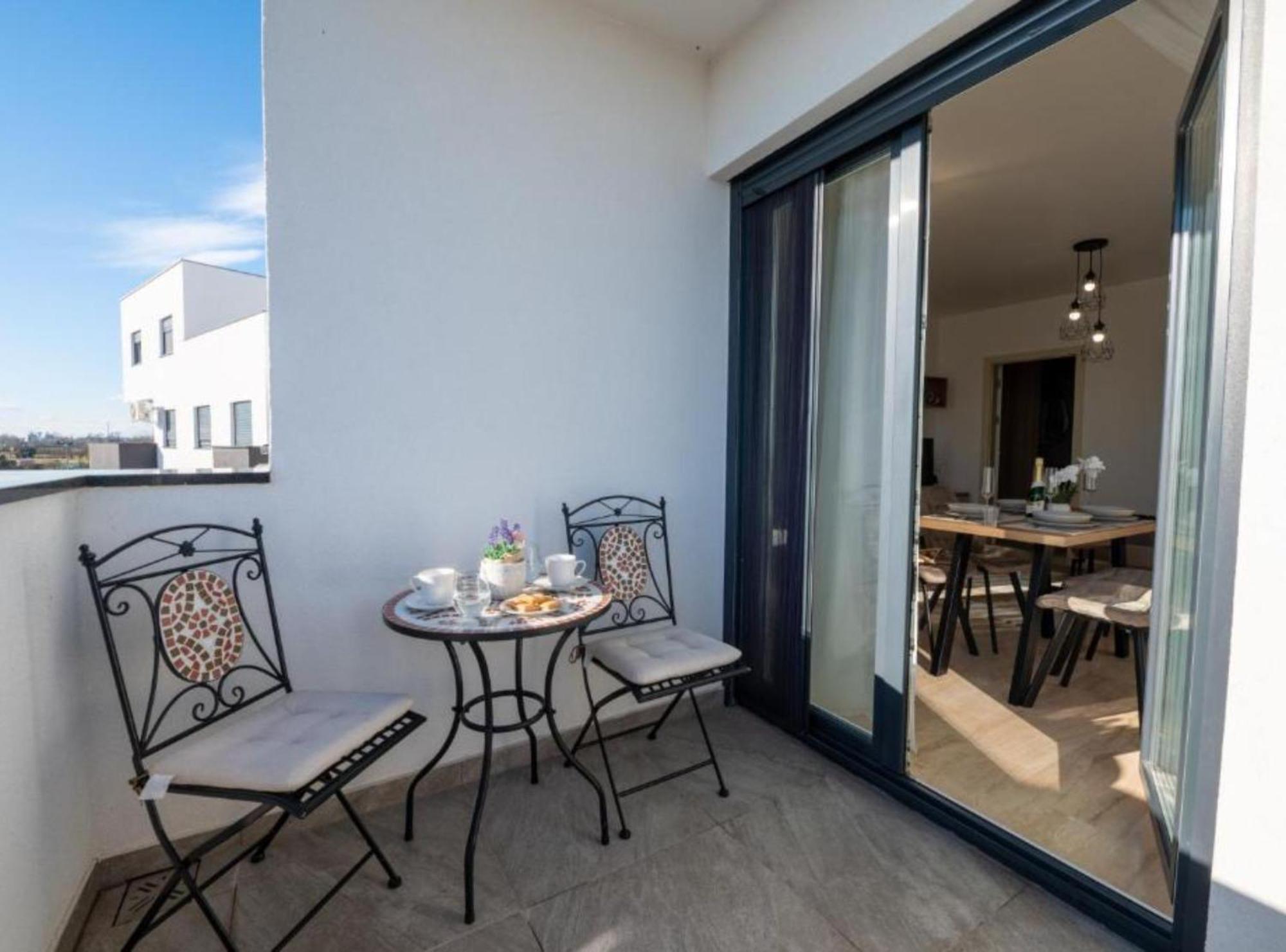 Apartment Kona - Free Parking & Self Check-In Ivanja Reka Kültér fotó